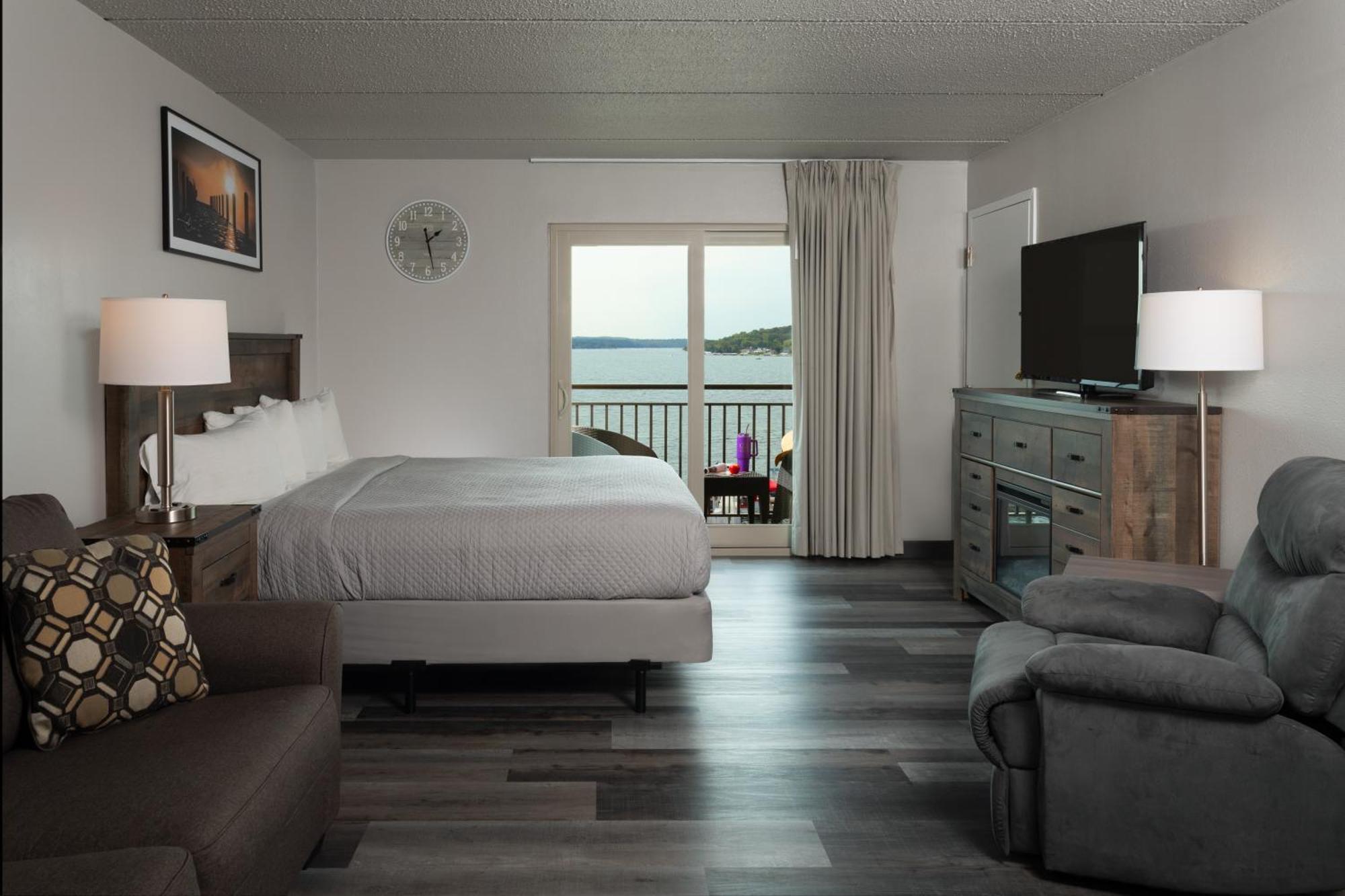 Harbor Shores On Lake Geneva Room photo