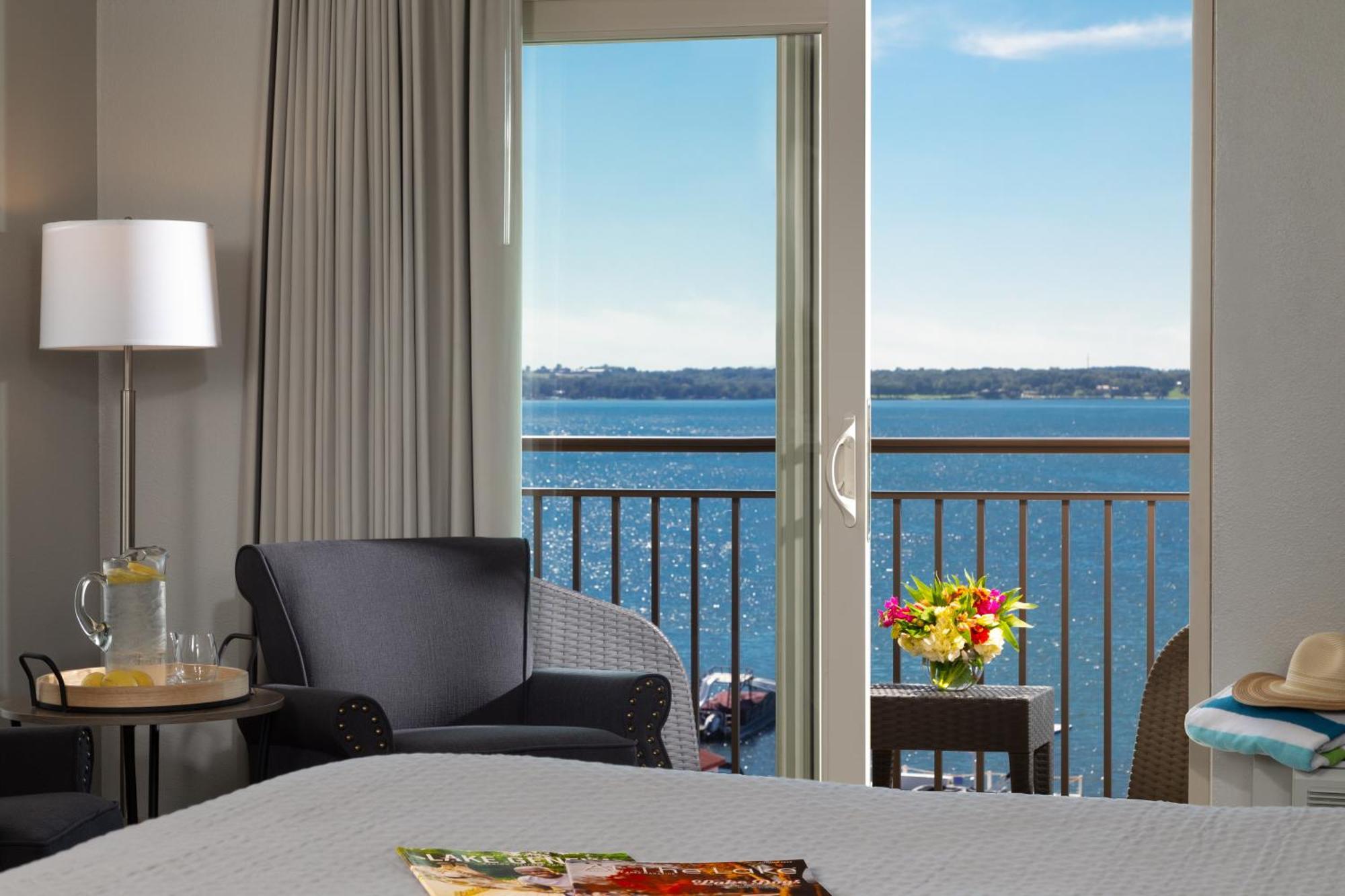Harbor Shores On Lake Geneva Room photo
